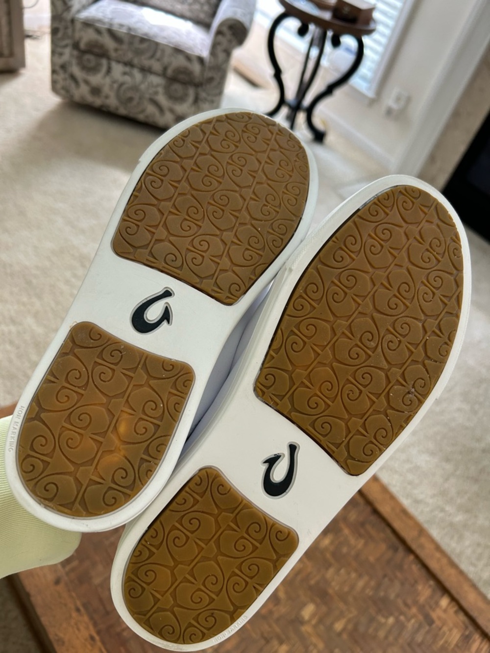 Olukai Pehuea Lil’lli Leather Low-Top Lace-Up Sneakers - Picture 12 of 12
